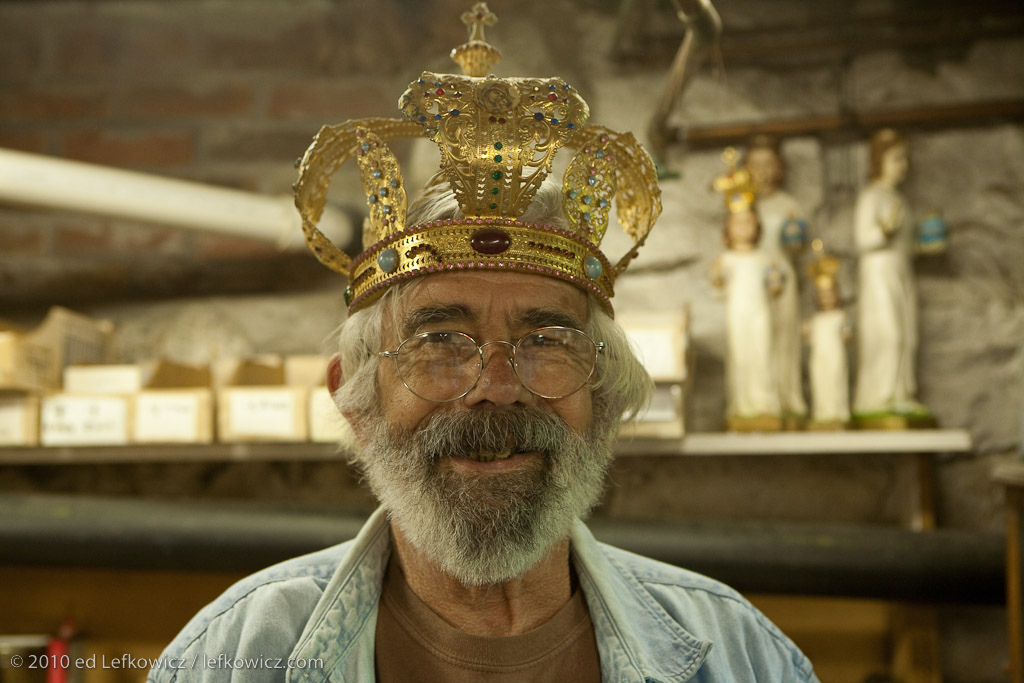 a smiling Rick Martin wearing a crown