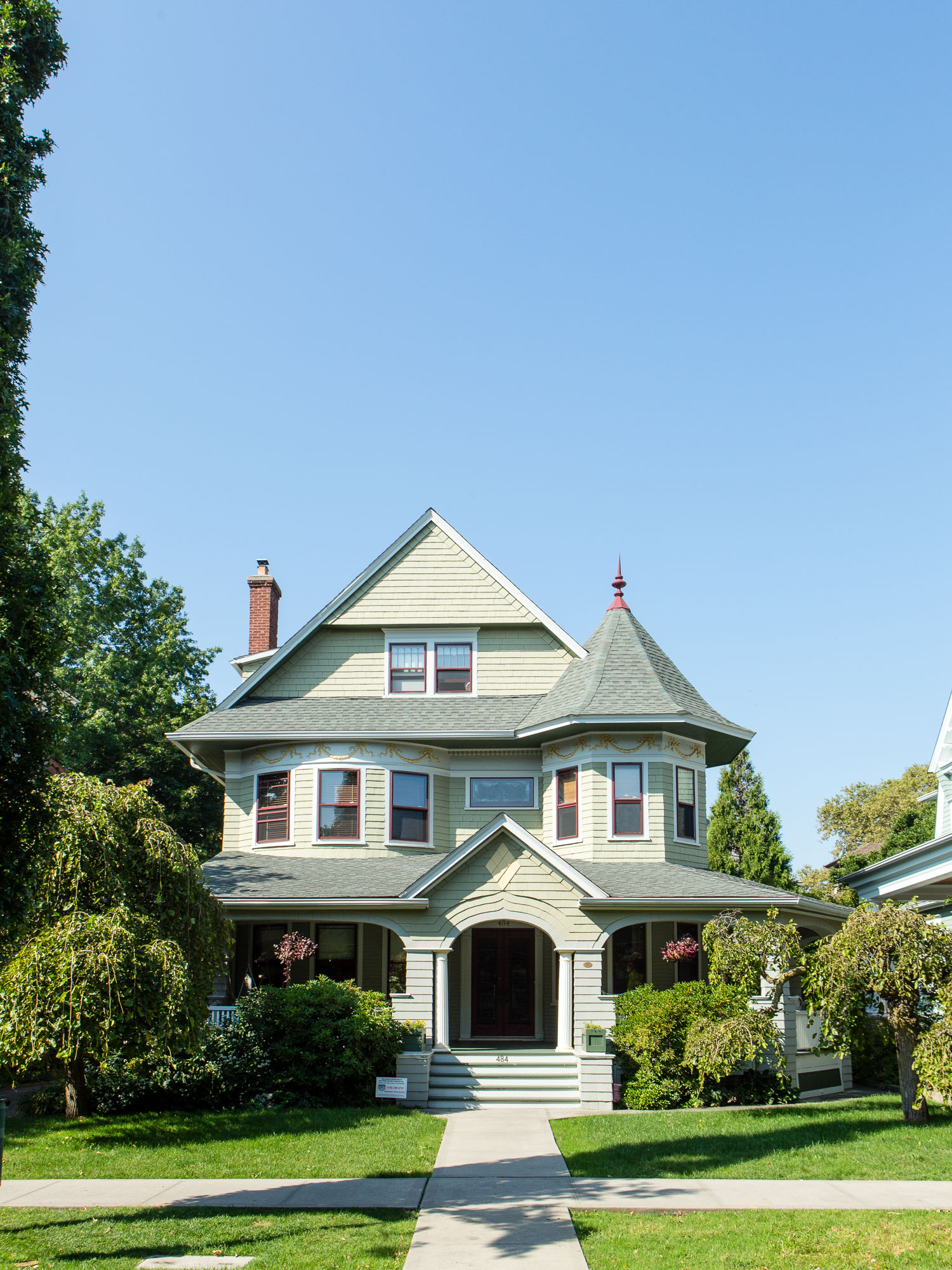 The former Thomas A. Radcliffe House at 484 E. 17th St., between Dorchester Road and Ditmas Ave., displays a blend of shingle-style Queen Anne and Colonial Revival architecture.
