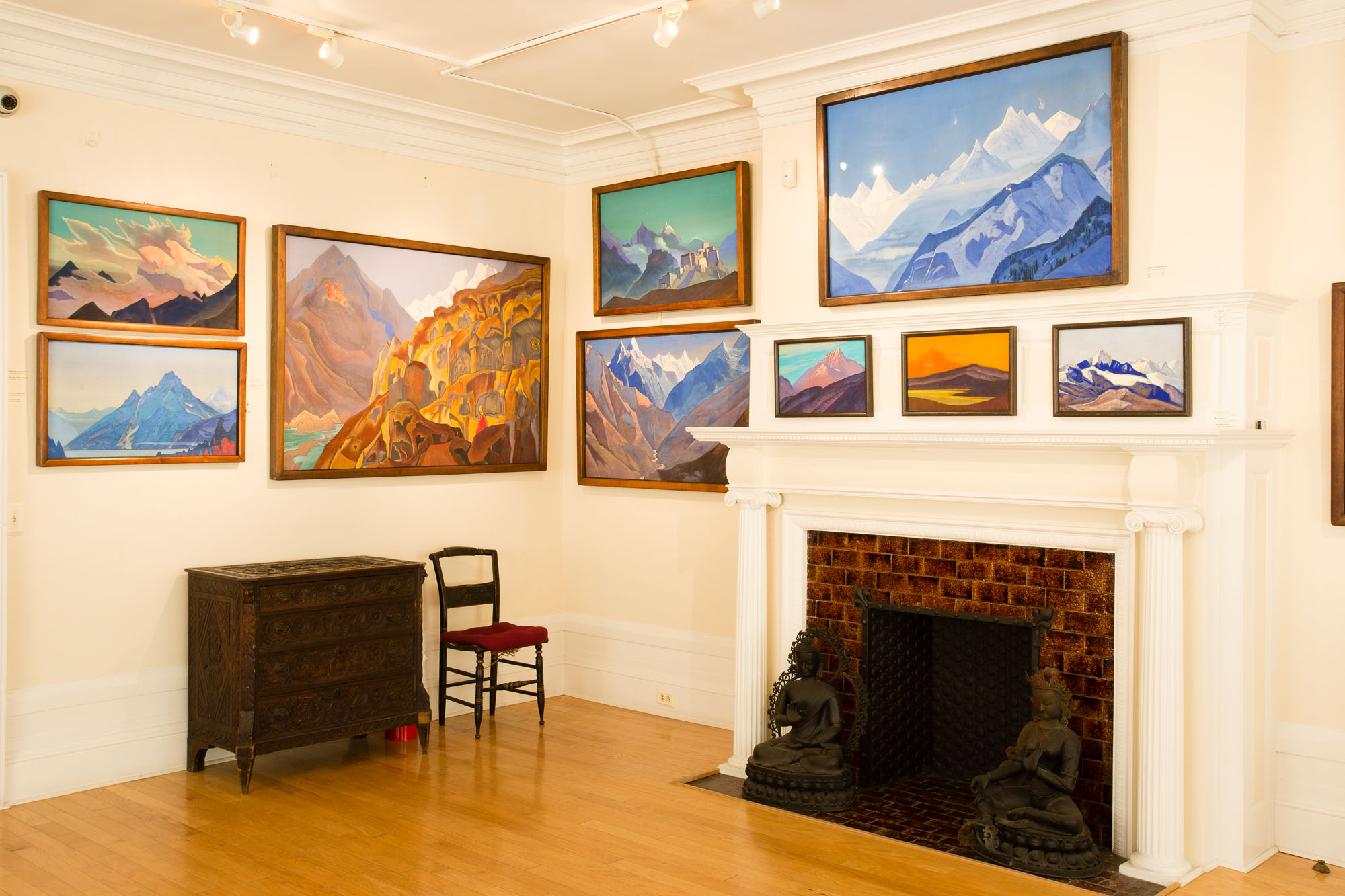 Gallery of paintings in the Nicholas Roerich Museum